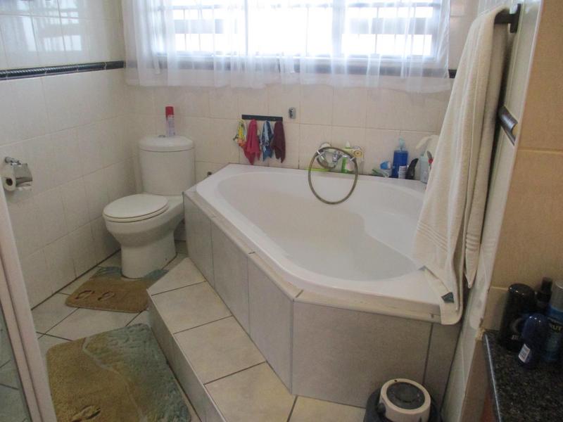 3 Bedroom Property for Sale in Langenhovenpark Free State